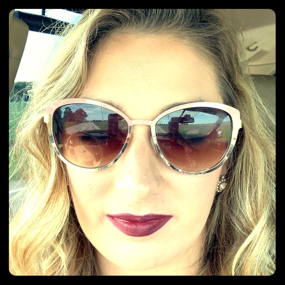 Meet your Posher, Laura